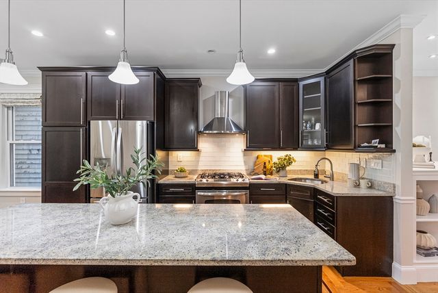 883 E Broadway 1, Boston, MA 02127