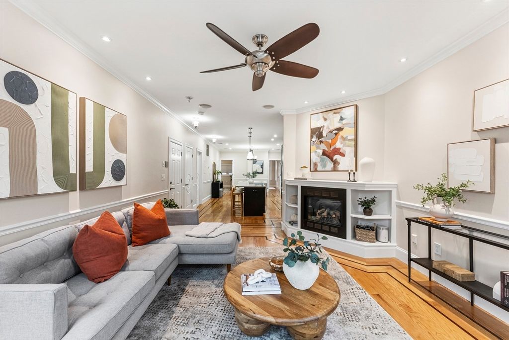 883 E Broadway 1, Boston, MA 02127