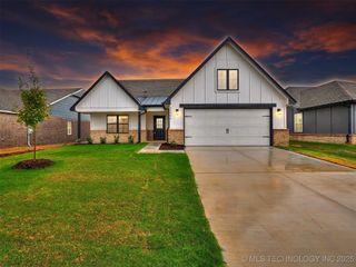 13406 E 124th Street North, Collinsville, OK 74021