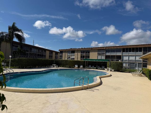 100 Village Green Circle 312, Palm Springs, FL 33461