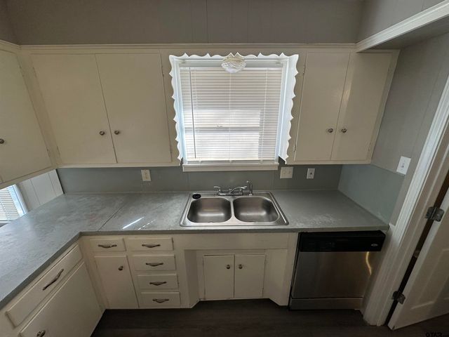 2917 Fleetwood Dr, Tyler, TX 75701