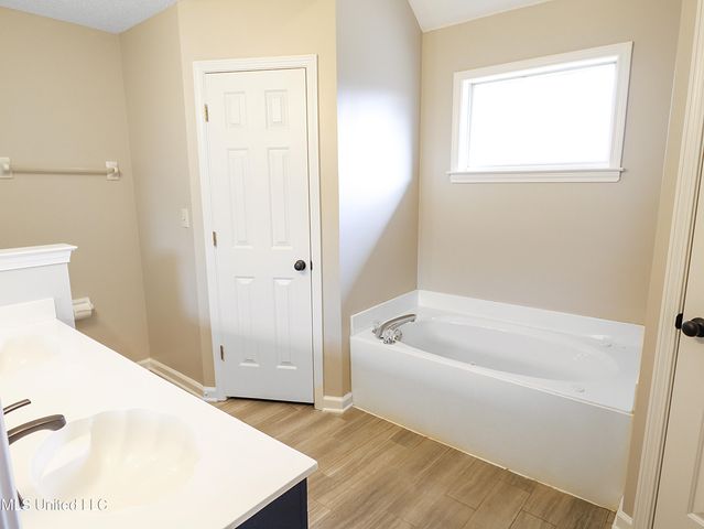 7602 Davis Parkway, Southaven, MS 38671