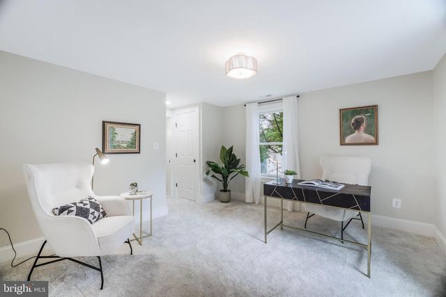 7 E LOUDOUN ST, Round Hill, VA 20141