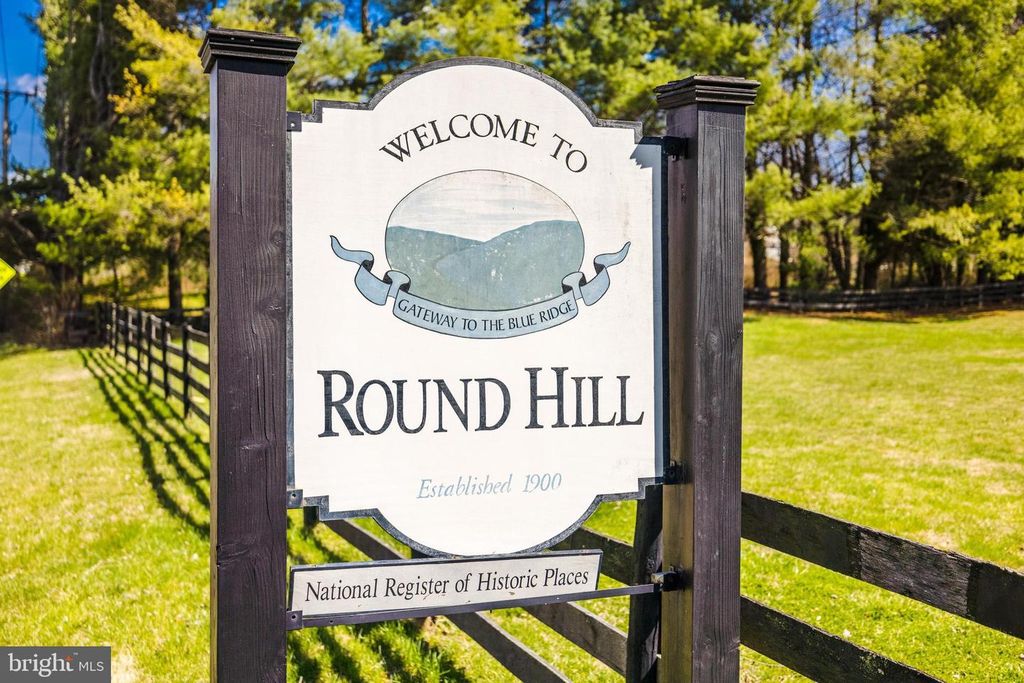 7 E LOUDOUN ST, Round Hill, VA 20141