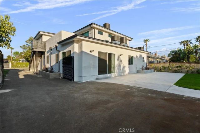 6051 Teesdale Avenue, Valley Glen, CA 91606