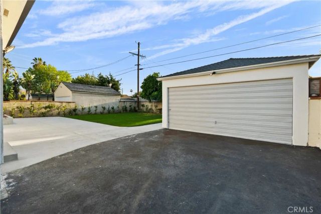 6051 Teesdale Avenue, Valley Glen, CA 91606