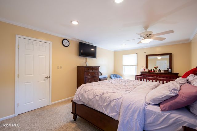 51 Aspen Circle, Albany, NY 12208