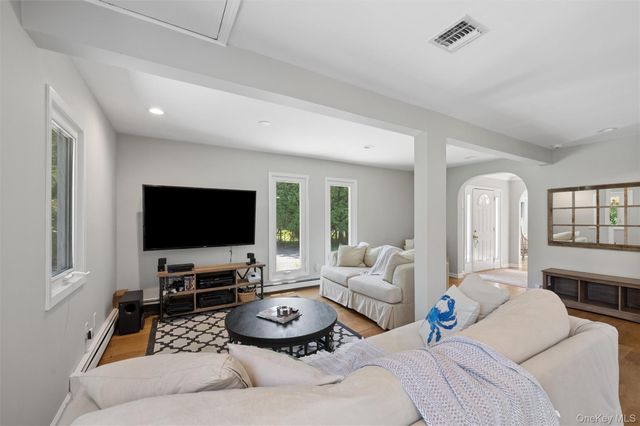 13 Buttercup Lane, Westhampton, NY 11977