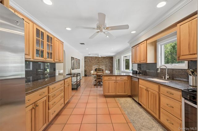13 Buttercup Lane, Westhampton, NY 11977