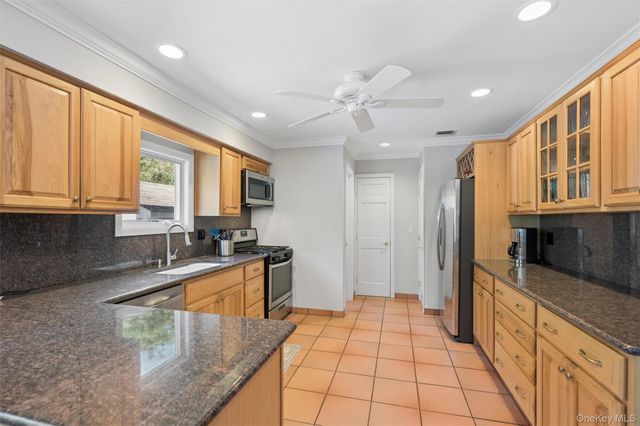 13 Buttercup Lane, Westhampton, NY 11977