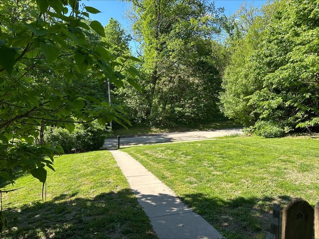 740 E 9th Street, Davenport, IA 52803