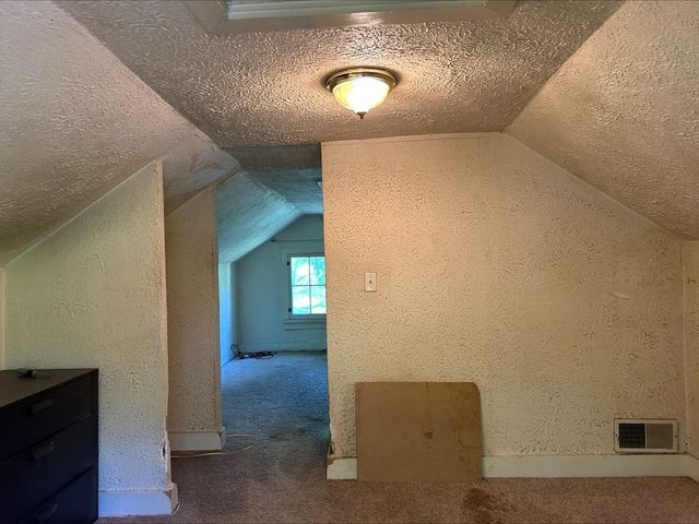 740 E 9th Street, Davenport, IA 52803
