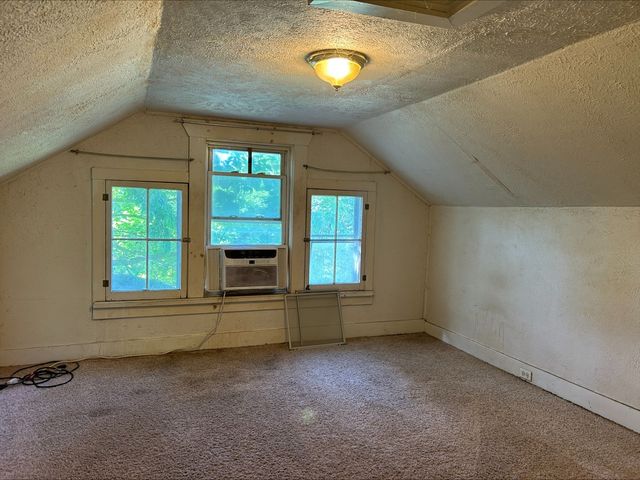740 E 9th Street, Davenport, IA 52803
