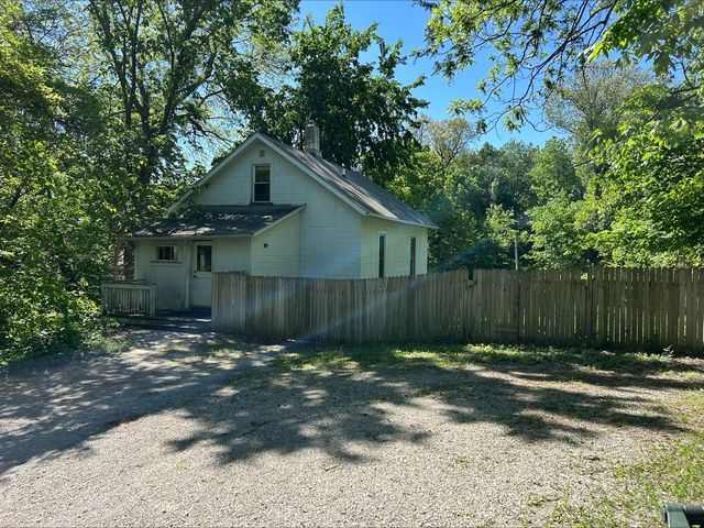740 E 9th Street, Davenport, IA 52803