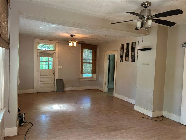 740 E 9th Street, Davenport, IA 52803