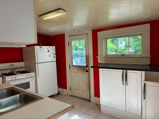 740 E 9th Street, Davenport, IA 52803