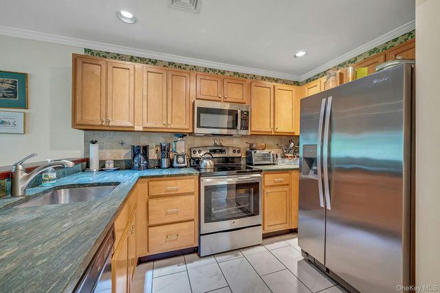 21 Top Of The Ridge A7, Mamaroneck, NY 10543
