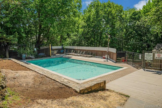 21 Top Of The Ridge A7, Mamaroneck, NY 10543