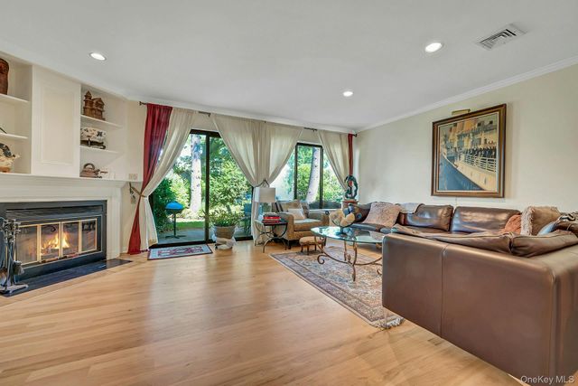 21 Top Of The Ridge A7, Mamaroneck, NY 10543