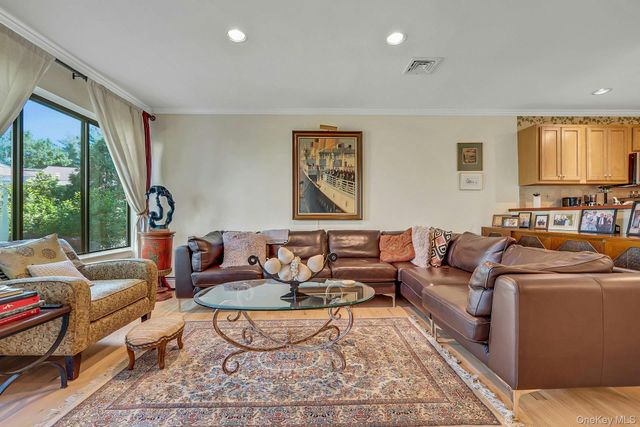 21 Top Of The Ridge A7, Mamaroneck, NY 10543