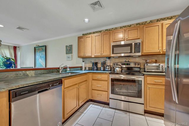 21 Top Of The Ridge A7, Mamaroneck, NY 10543