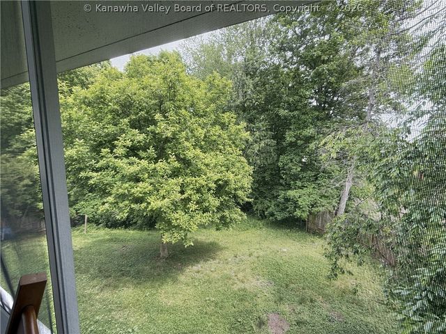 18 Monterey Lane, Cross Lanes, WV 25313