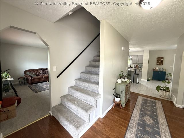 18 Monterey Lane, Cross Lanes, WV 25313