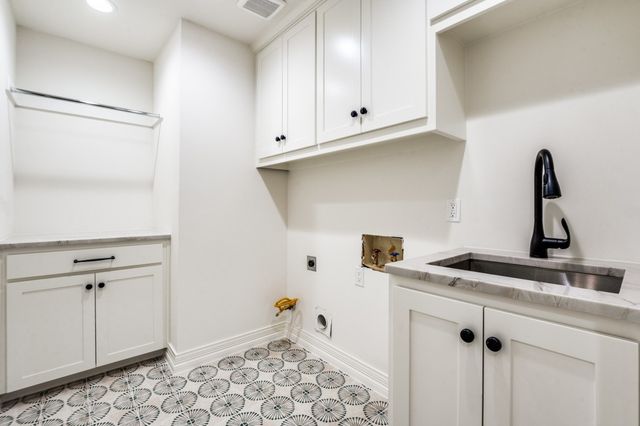 17819 Lost View Road, Dallas, TX 75252