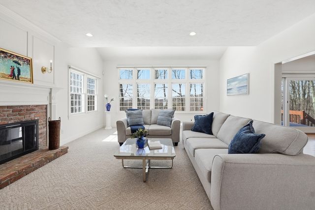 38 Keyes House Rd, Shrewsbury, MA 01545