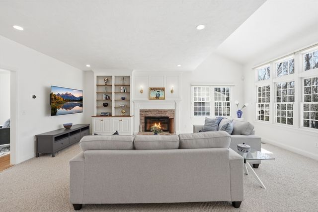 38 Keyes House Rd, Shrewsbury, MA 01545