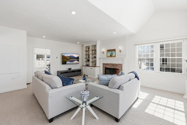 38 Keyes House Rd, Shrewsbury, MA 01545