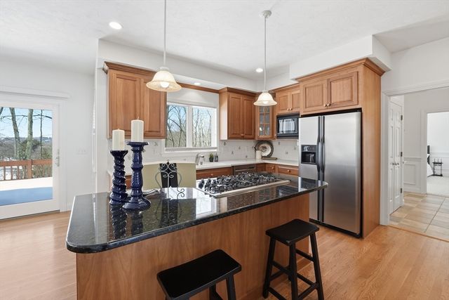 38 Keyes House Rd, Shrewsbury, MA 01545