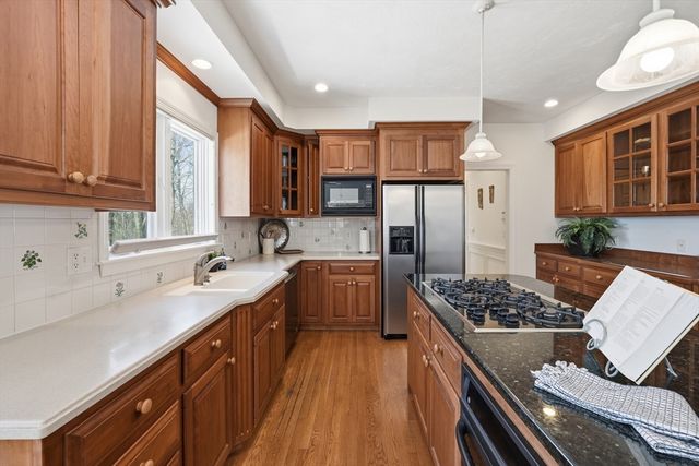 38 Keyes House Rd, Shrewsbury, MA 01545