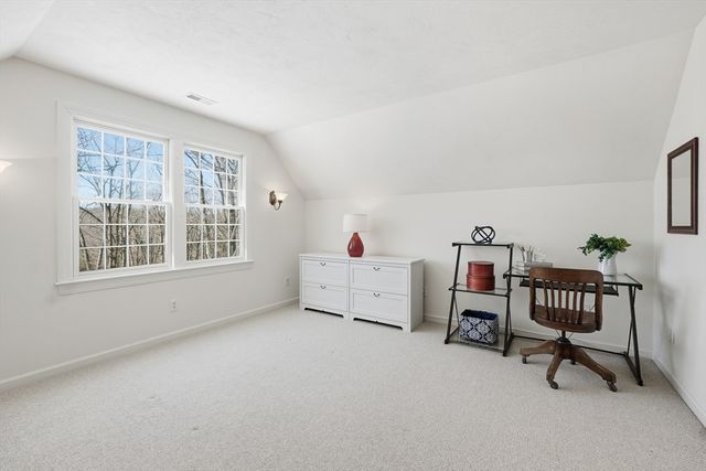 38 Keyes House Rd, Shrewsbury, MA 01545