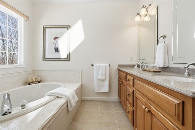 38 Keyes House Rd, Shrewsbury, MA 01545