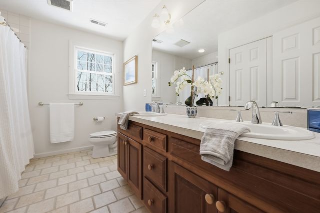 38 Keyes House Rd, Shrewsbury, MA 01545