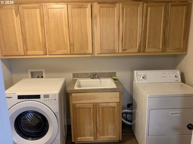 326 AUBURN Ln, Creswell, OR 97426