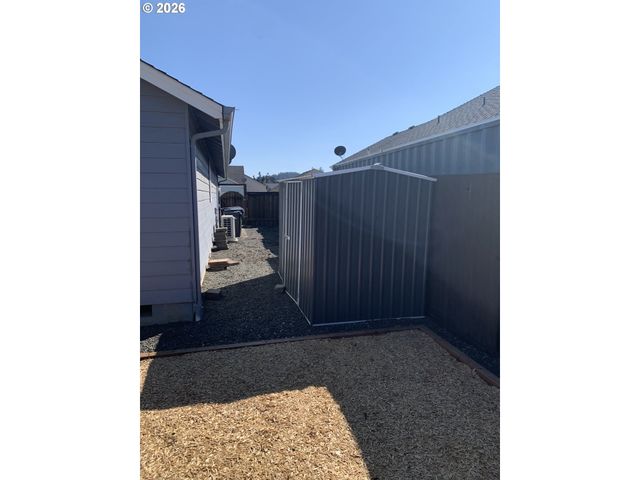 326 AUBURN Ln, Creswell, OR 97426