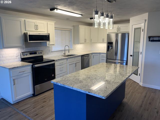 326 AUBURN Ln, Creswell, OR 97426