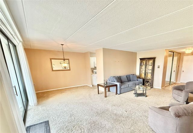 1160 Bower Hill Rd 302c, Mt Lebanon, PA 15243