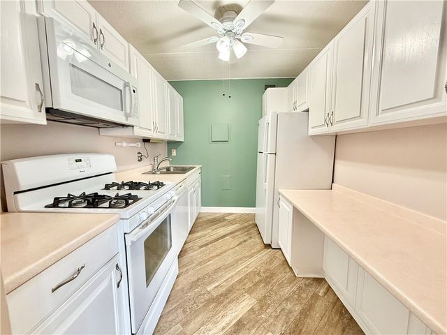 1160 Bower Hill Rd 302c, Mt Lebanon, PA 15243