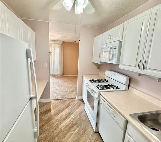 1160 Bower Hill Rd 302c, Mt Lebanon, PA 15243