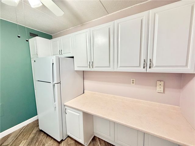 1160 Bower Hill Rd 302c, Mt Lebanon, PA 15243