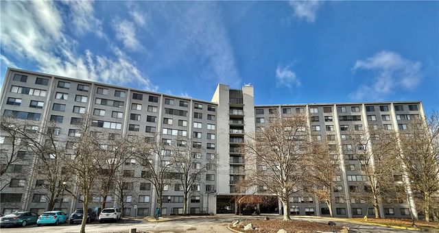 1160 Bower Hill Rd 302c, Mt Lebanon, PA 15243