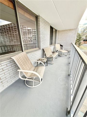 1160 Bower Hill Rd 302c, Mt Lebanon, PA 15243