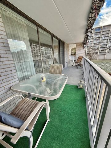 1160 Bower Hill Rd 302c, Mt Lebanon, PA 15243