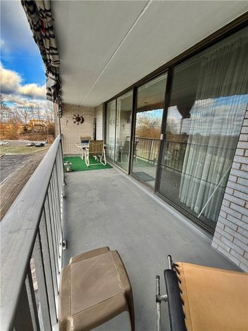 1160 Bower Hill Rd 302c, Mt Lebanon, PA 15243