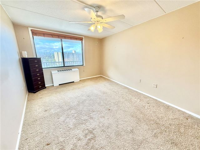 1160 Bower Hill Rd 302c, Mt Lebanon, PA 15243