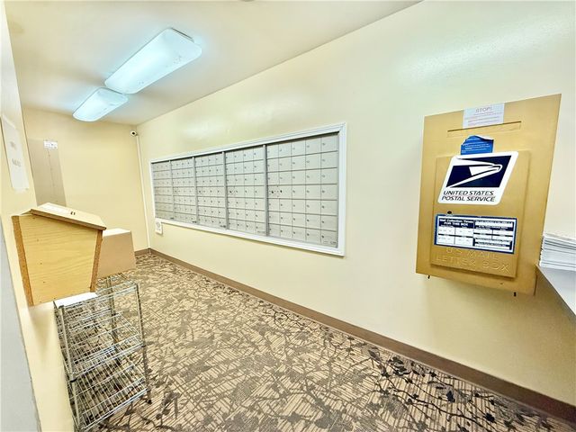 1160 Bower Hill Rd 302c, Mt Lebanon, PA 15243