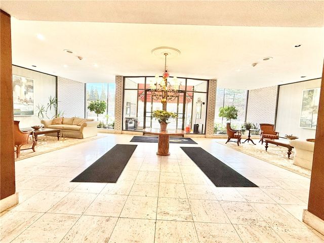 1160 Bower Hill Rd 302c, Mt Lebanon, PA 15243